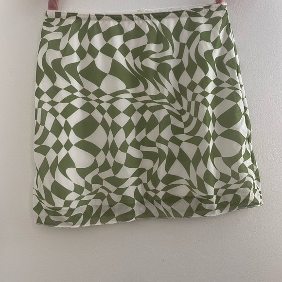 pacsun size xs green and white wavy checkered mini skirt - Picture 1 of 1